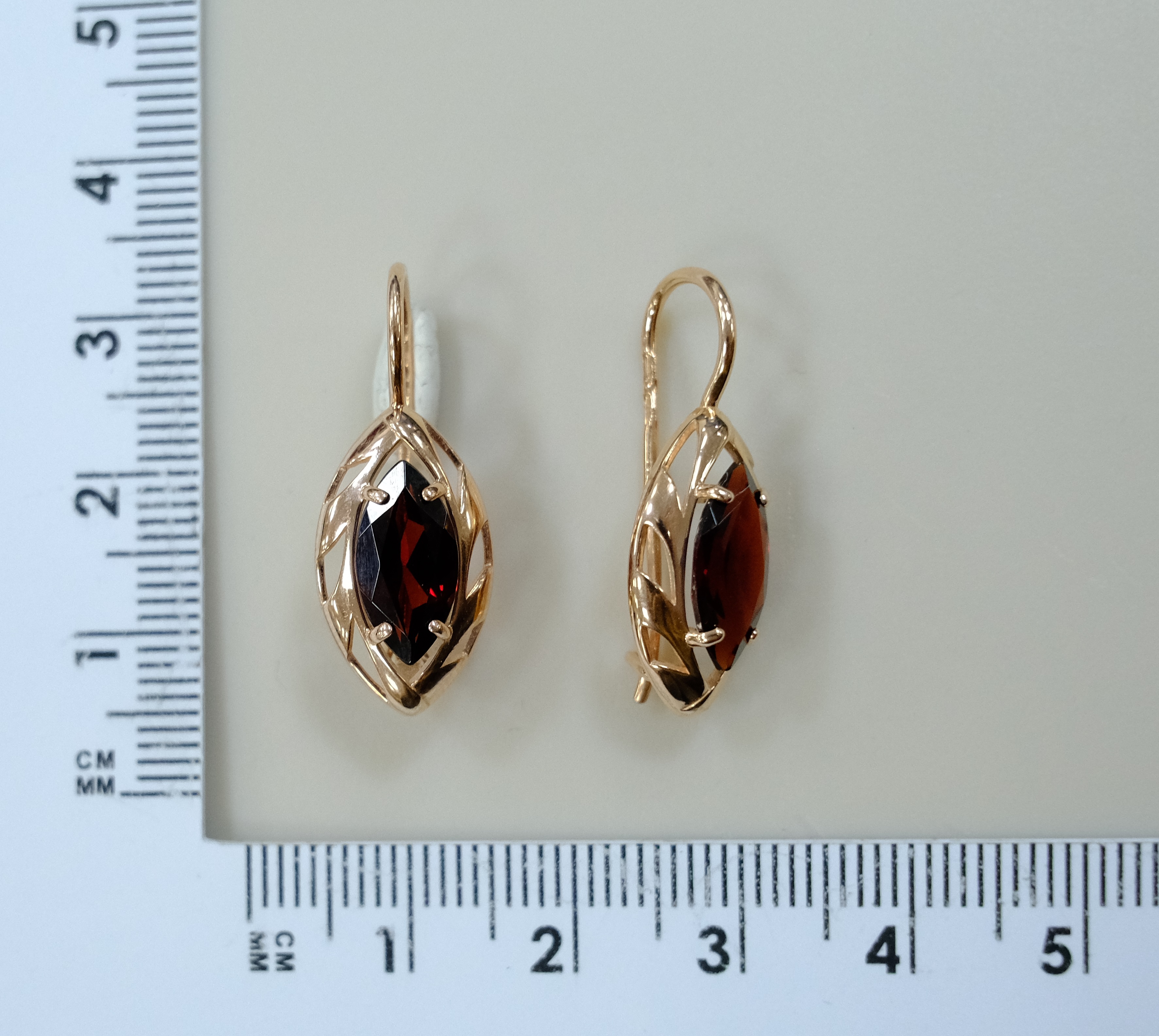 Серебряные серьги с гранатами